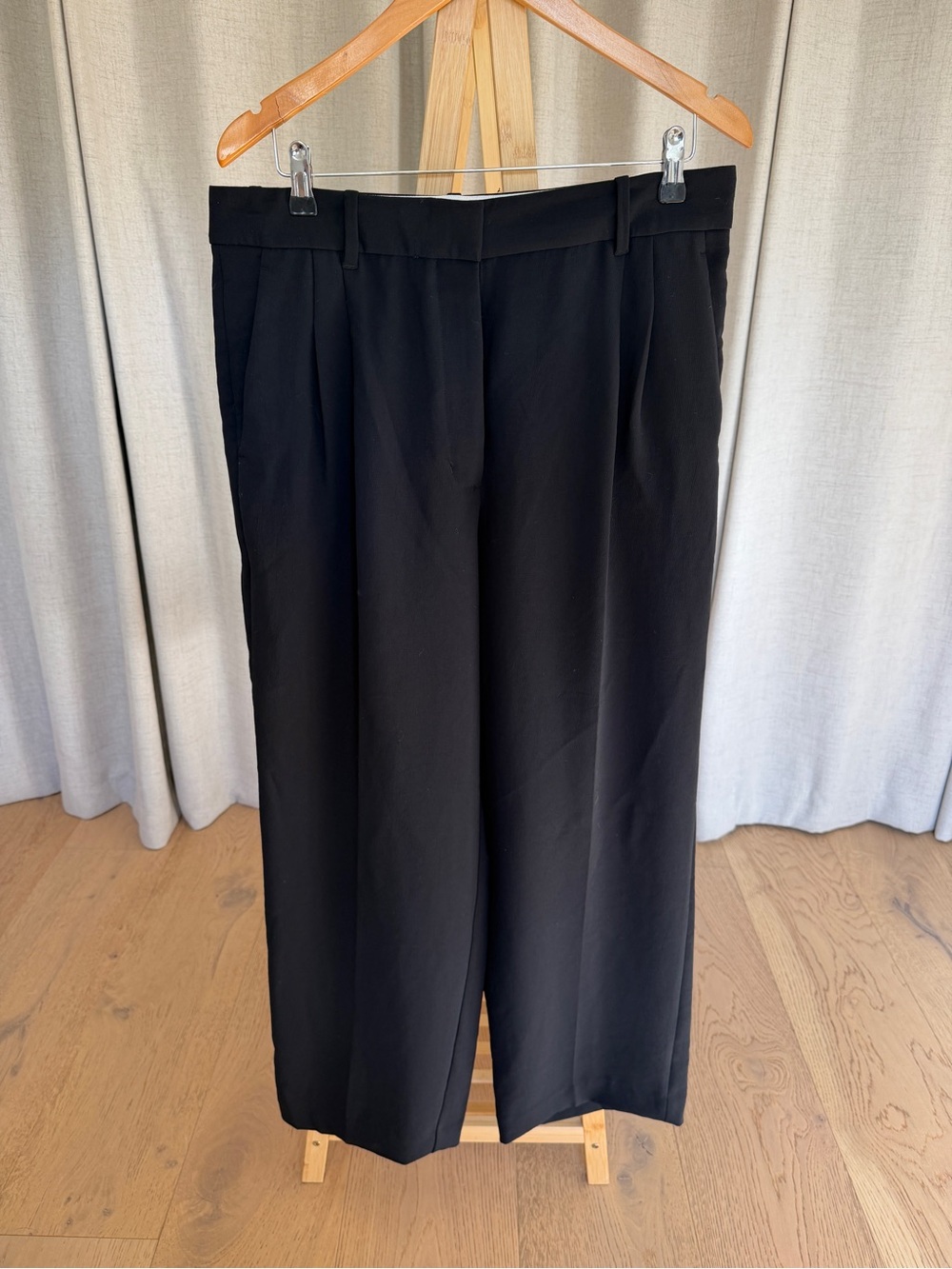 Aritzia Effortless Pants (Black Wide Leg Pleated Trousers) size 14